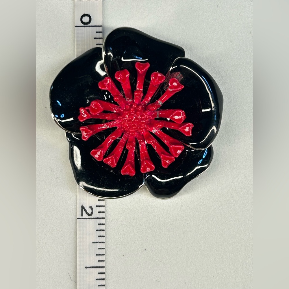 006. Black and Red Flower Pin Brooch - Picture 3 of 3